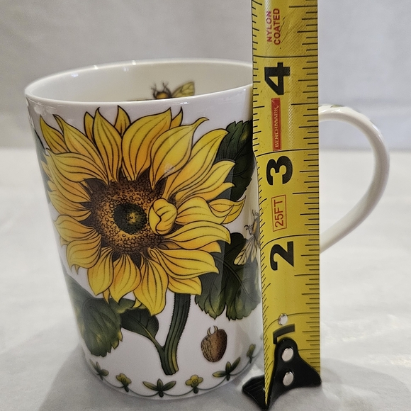 Queen's "Botanic" coffee mug. - Picture 8 of 9